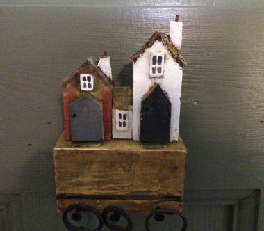 Cottage garden
Key holder
Wooden sculpture 
Naive art
