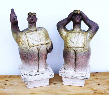 UFO Watchers - “Yes, definitely a flying saucer” - Ceramic Sculptures - (Pair)