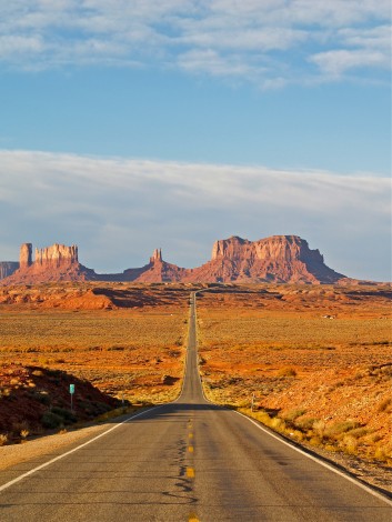 Highway to Monument Valley